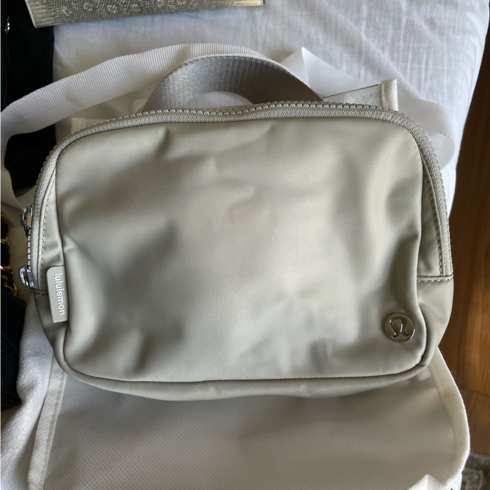 Lululemon everywhere belt bag large 2L Crossbody Bag